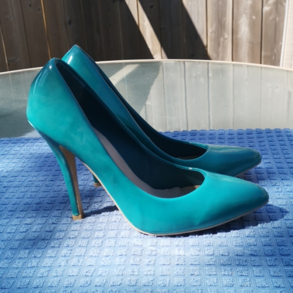 Shoes - Picture 2 of 3